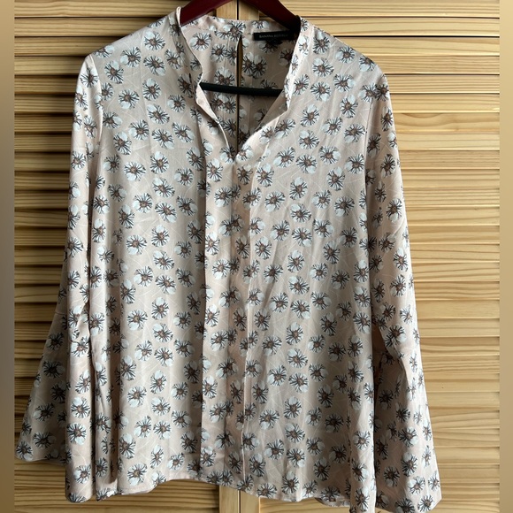 Banana Republic Long Bell Sleeve Blouse. Pink/Peach Flowy Floral Size Medium - Picture 2 of 11